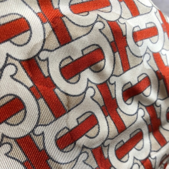 Spots on B shirt - Picture 5 of 5